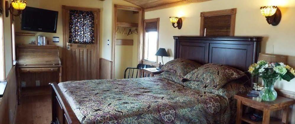 Clearview Station & Caboose B&B Creemore Экстерьер фото